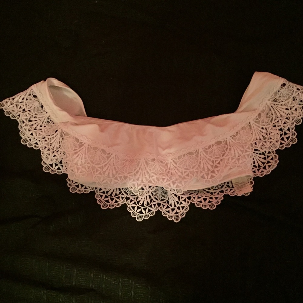 Off the shoulder hollister white bikini top